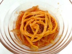 泡菜中为什么会含有亚硝酸盐？